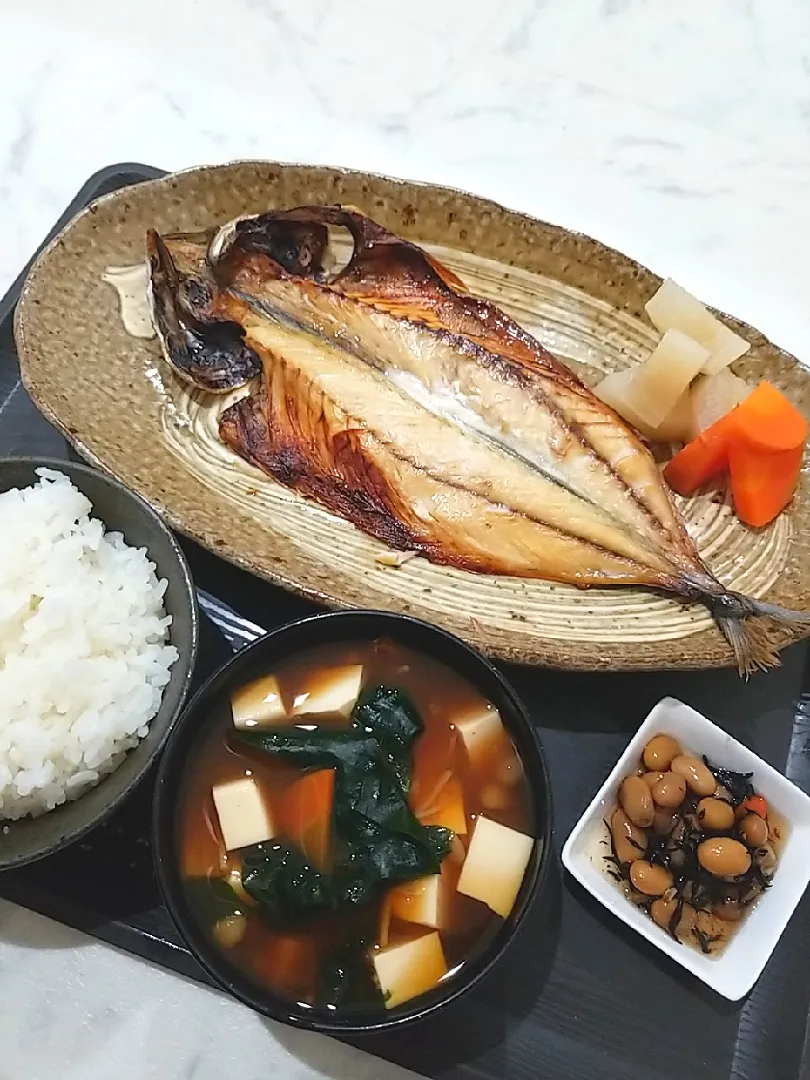 鯖の開き
大根と人参の煮物
ひじき煮豆
味噌汁|あぁちゃんさん