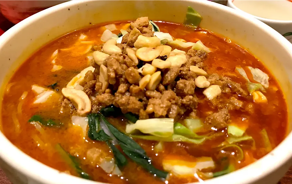 最近の昼食は麺類多め🍜担々麺で体重ふやしてみました🤣このお店の担々麺結構グッドなのでございますわ👌|にゃあ（芸名）さん