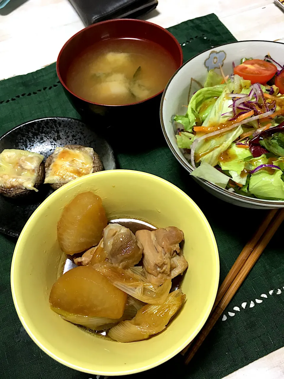 Snapdishの料理写真:鶏モモ肉と大根の煮物|あんどうさん