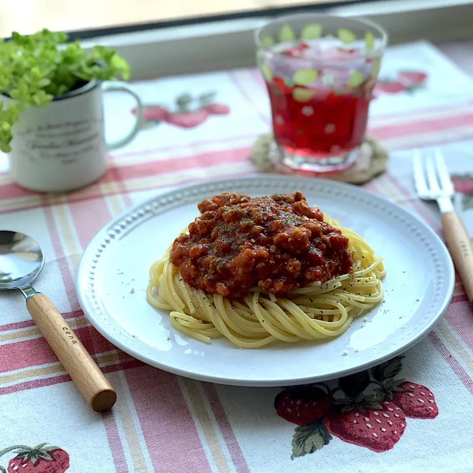 Snapdishの料理写真:ミートソースパスタ🍝。|emi.さん