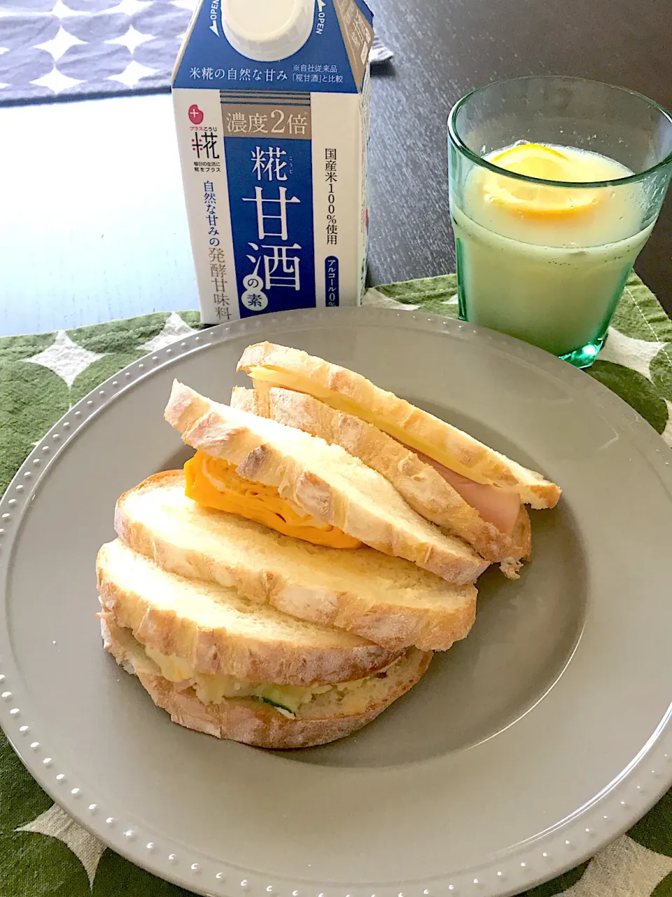 レモン甘酒サワーとサンドイッチ|Atsukoさん