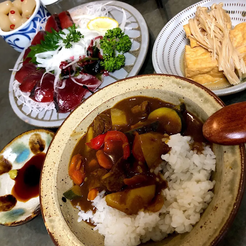 生姜とクミンを効かせた夏野菜と牛肉のカレー、カツオ刺身、厚揚げ|nao子さん