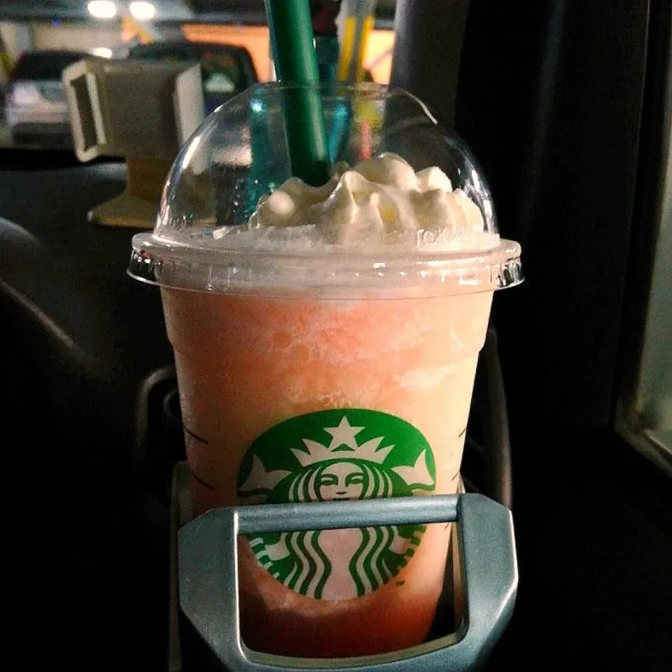 Snapdishの料理写真:スタバのピーチオンザビーチフラペチーノ🍑(8/6)|海猫さん