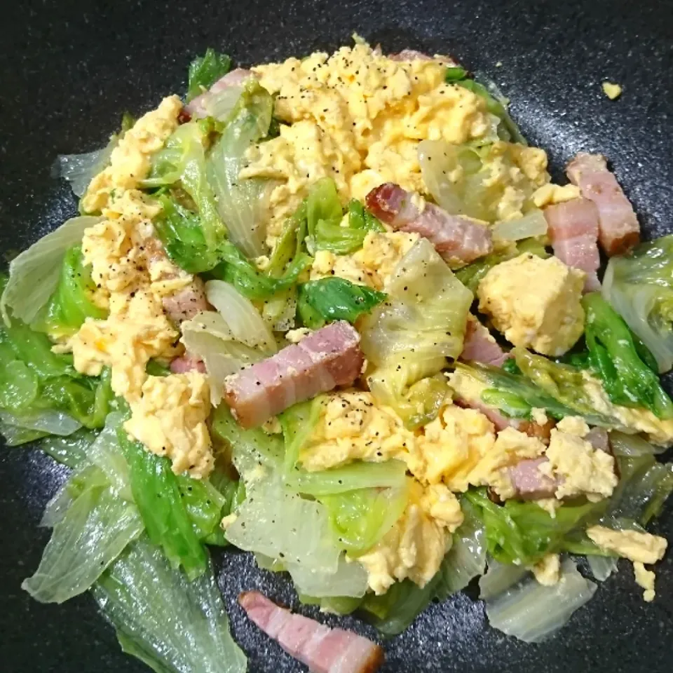 レタス、玉子、ベーコンのマヨ炒め🥚🥓|しまだ ちえこさん