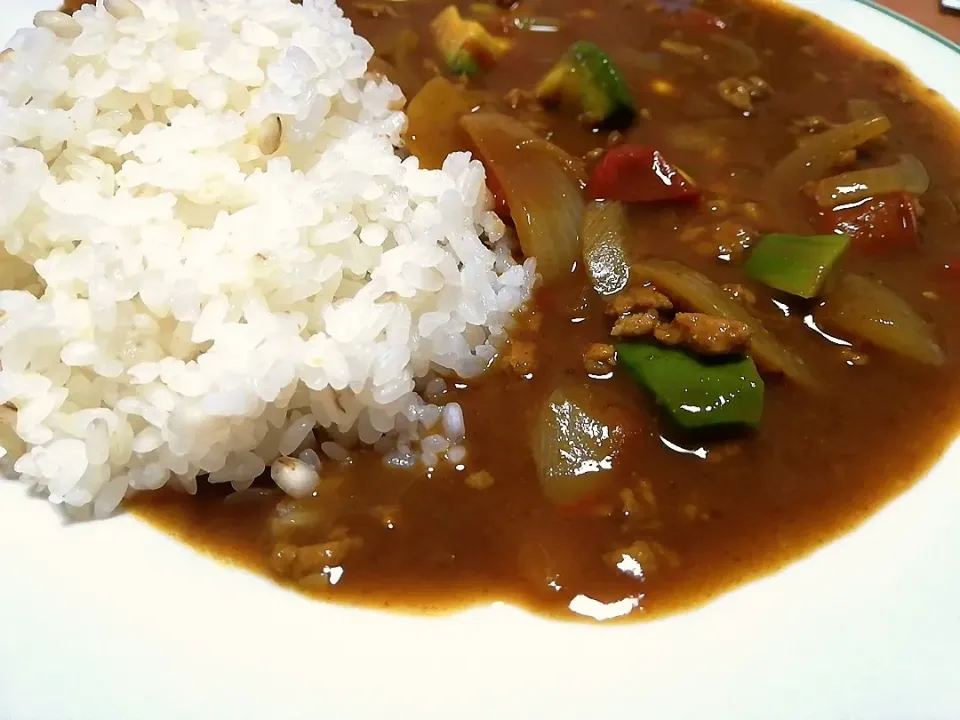 アボカドとトマトでカレー|あんみつさん