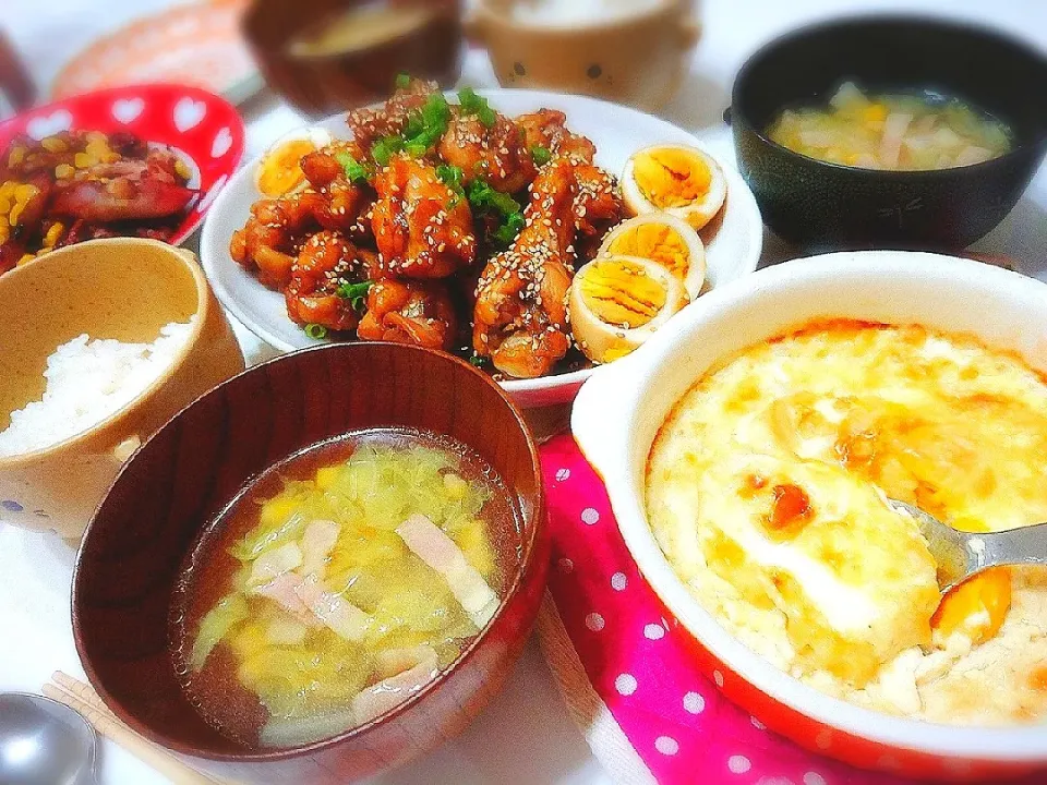 夕食(^ー^)
鶏肉手羽元甘辛煮
イカとコーンのバター醤油焼き
豆腐のチーズグラタン
白菜とベーコンのコンソメスープ(カレー風味)|プリン☆さん