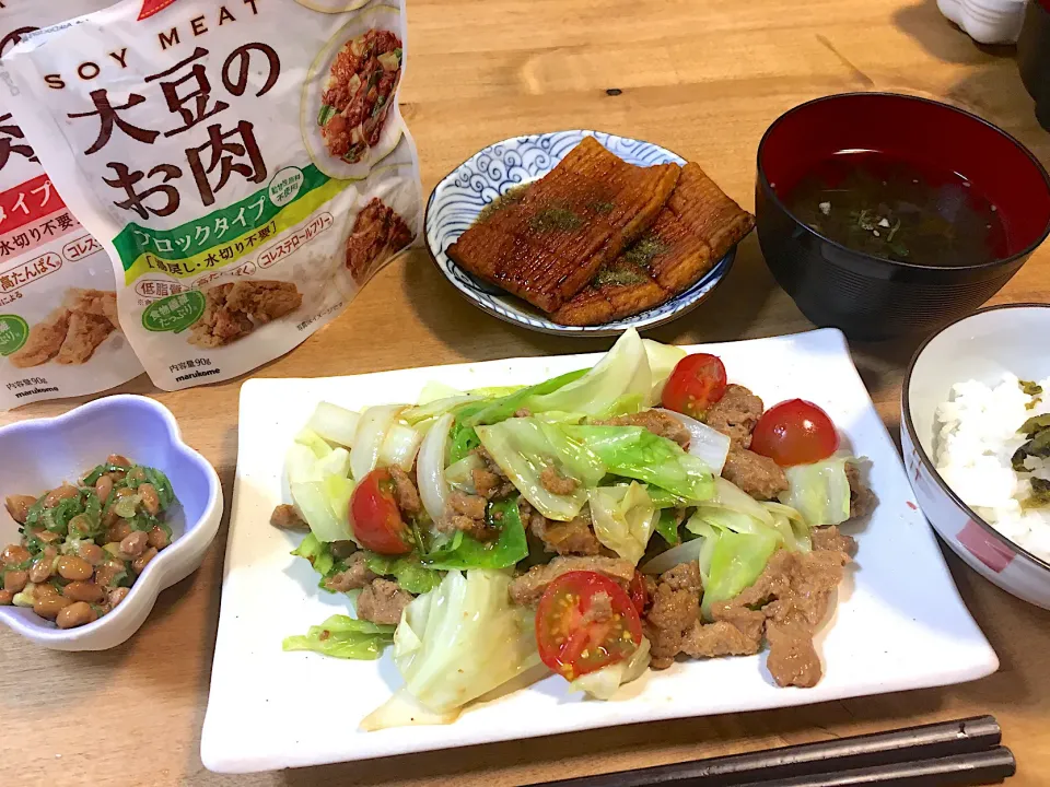 大豆のお肉を使ってキャベツとトマトのにんにく炒め(*^o^*)|かおちゃんさん