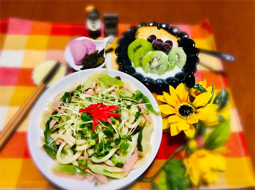 冷やしタヌキうどん&フルーツヨーグルト🤗💕|バシュランさん