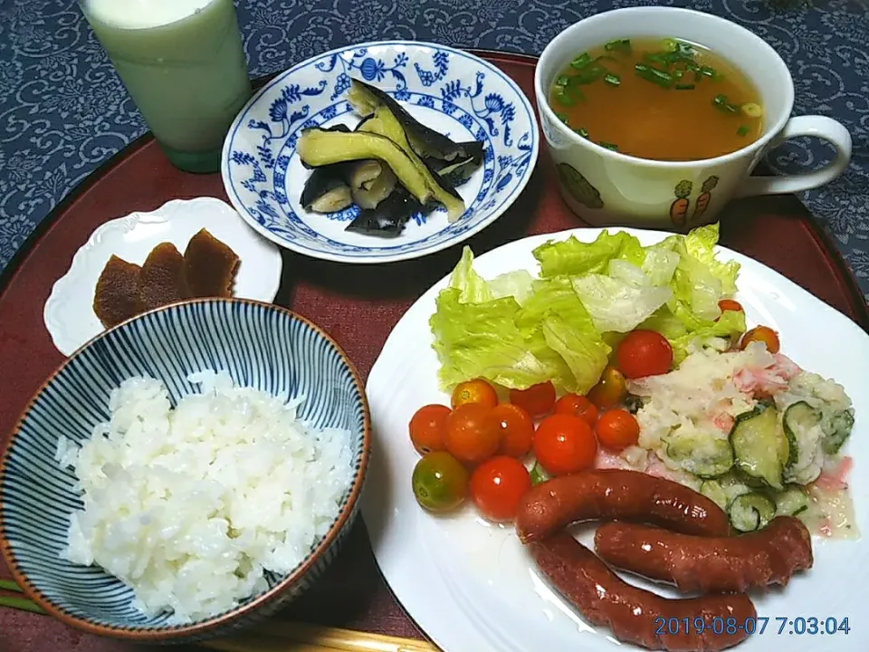 よねばーばの朝ごはん
ウインナーソーセージ、ポテトサラダ、
茄子の糠漬け
奈良漬
味噌汁
牛乳、ご飯|yoneばーばさん