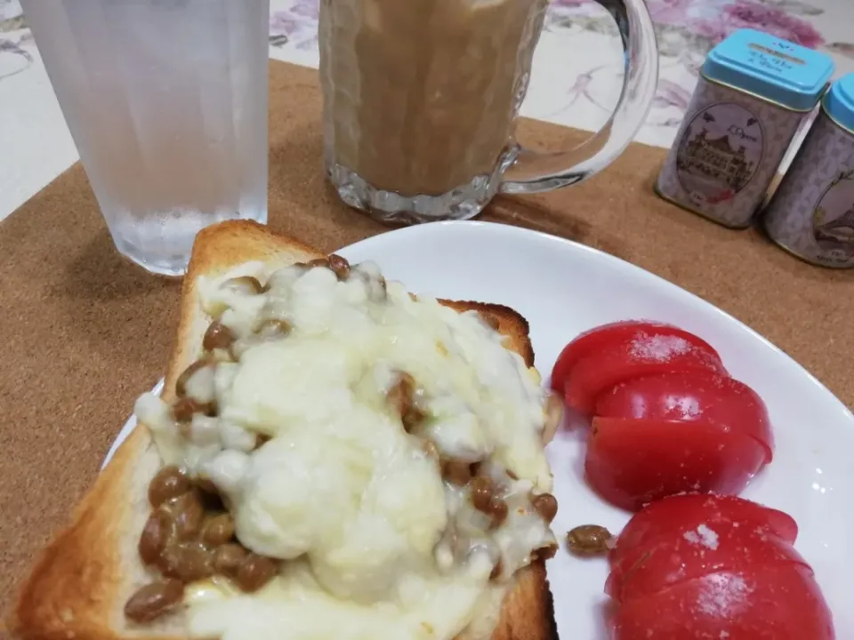 令和元年8/7
納豆チーズトーストでブランチ😋|たえさん