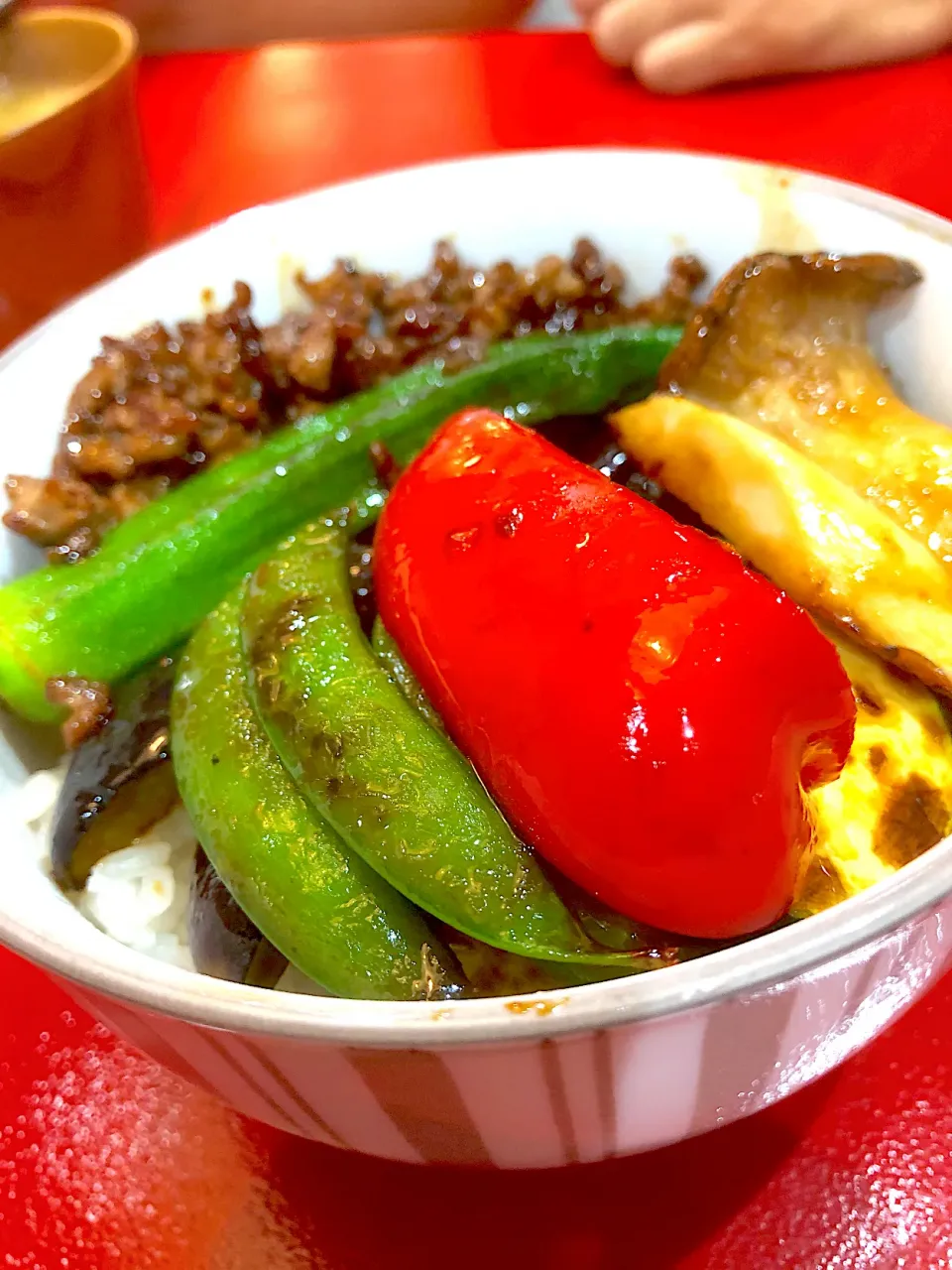 Snapdishの料理写真:夏野菜とそぼろの照焼き丼|小島啓寿さん