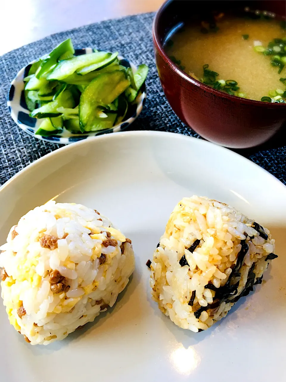 今日のお家で子ども達とランチは                 大豆のお肉ミンチタイプを使ったおにぎり🍙|ミッチ☆ママさん