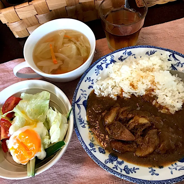 カレー🍛野菜スープ、温玉サラダ|純さん