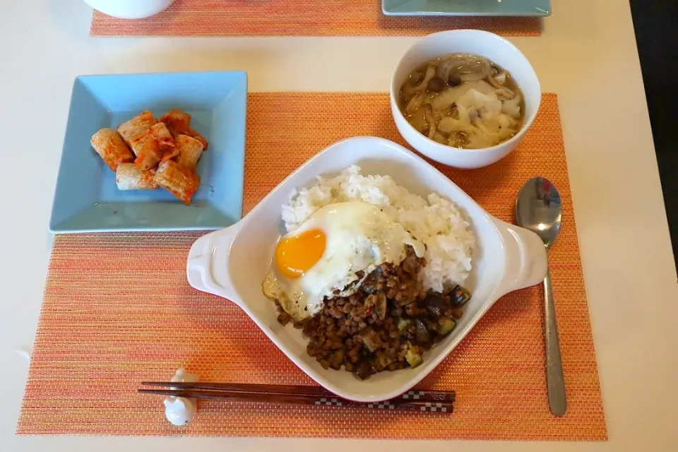 今日の夕食 SDモニター品使用のガパオライス、ちくわとキムチの和え物、冷凍餃子の塩麹スープ|pinknari🐰🌈さん