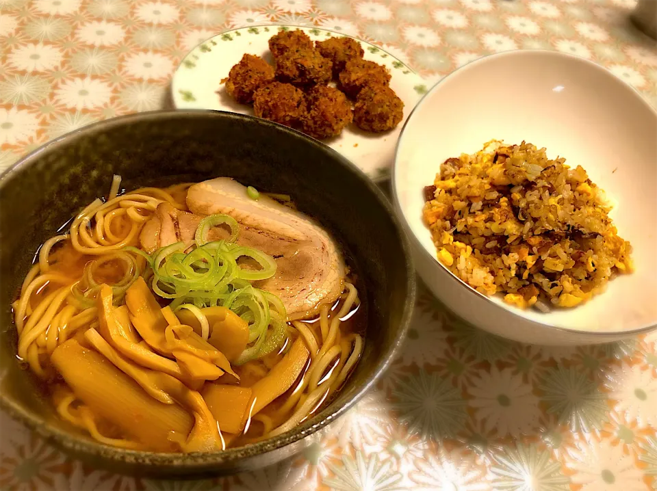 味噌ラーメン、焼豚とネギのチャーハン、貝柱のフライは惣菜|FKTMPさん