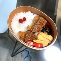 Snapdishの料理写真:とんかつ弁当🍱|みっちゃん ［お弁当アカウント］さん