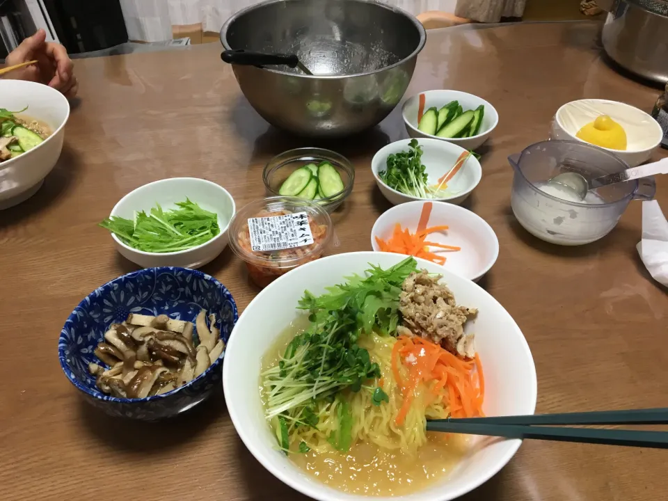 冷やし中華のような、冷麺のような、冷やしラーメン。|ヨシヨシさん