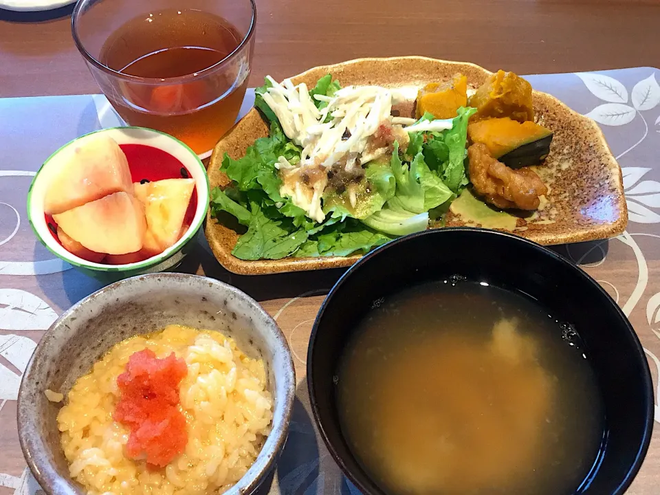 朝ごはん
卵かけご飯明太添え、かぼちゃとはんぺんの煮物、ごぼうサラダ、グリーンリーフ、あさりの味噌汁、桃、ルイボスティー|かよちゃんさん