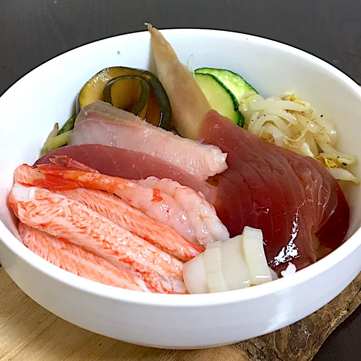 Snapdishの料理写真:朝ごはん☀️☀️☀️断酒120日目🎊㊗              海鮮丼|ぽんたさん