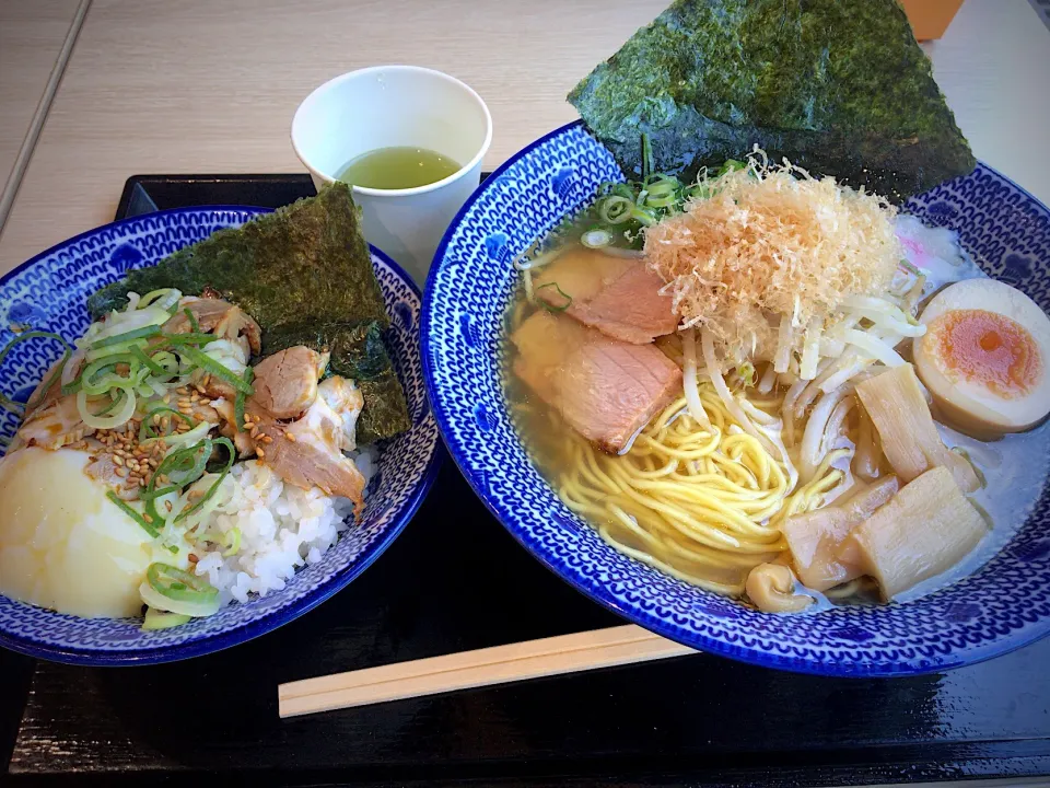 そんな今日のランチ( ･ㅂ･)و ̑̑
心丸正さんのまぐろ塩そば&焼豚温玉めし🎶|ひーちゃんさん