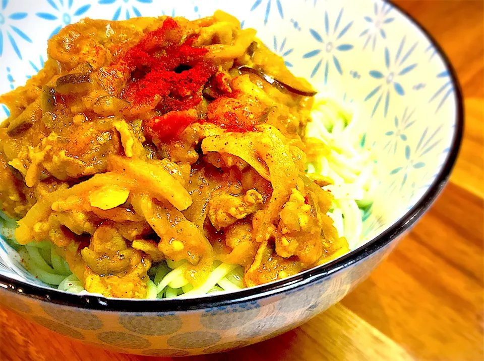 Snapdishの料理写真:カレー粉で作る元気の出るカレーそうめん💪🏻|ちまさん