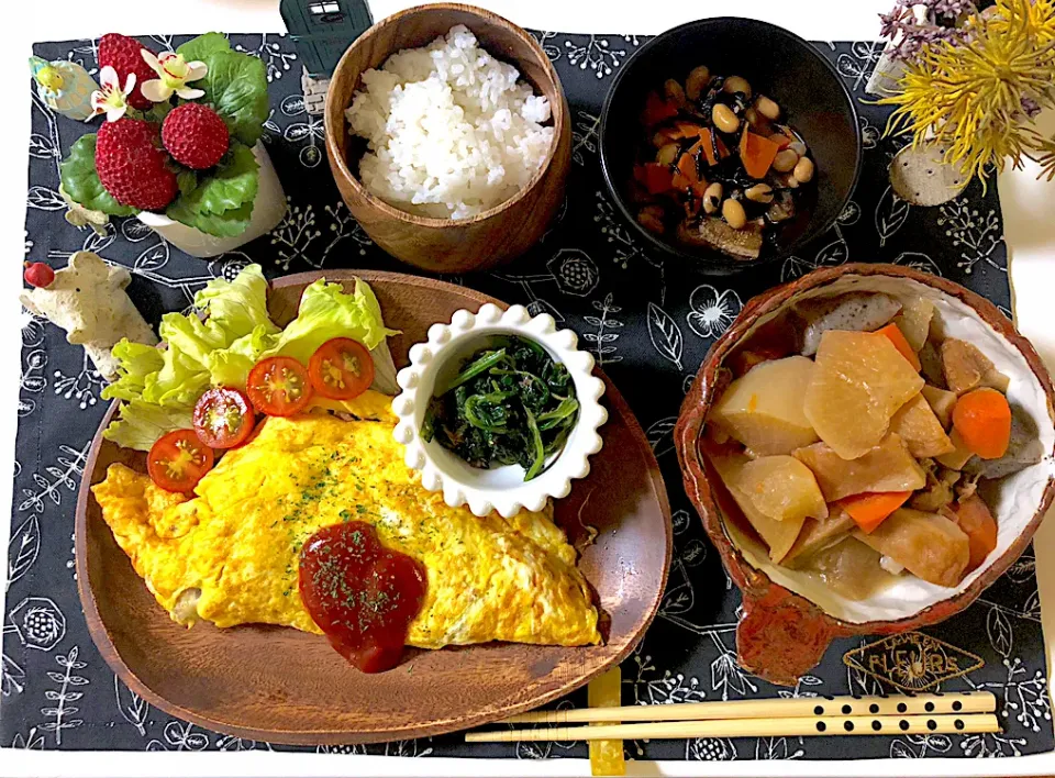 ひき肉チーズオムレツ、大根などの煮物、ひじき豆の煮物、ほうれん草の胡麻和え|syamさん