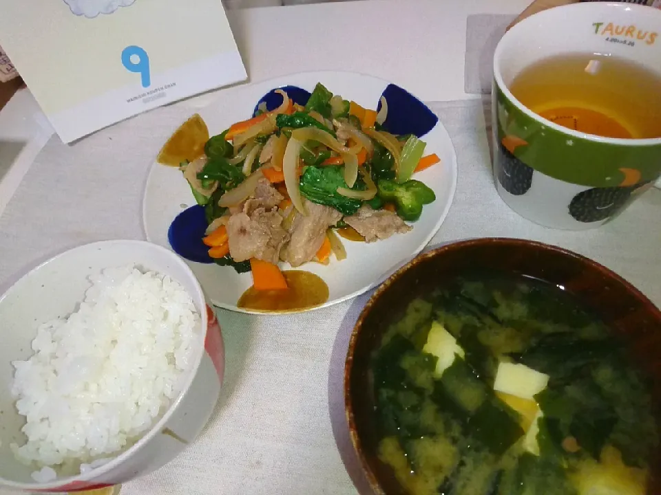 野菜炒め&豆腐の味噌汁|やのさん