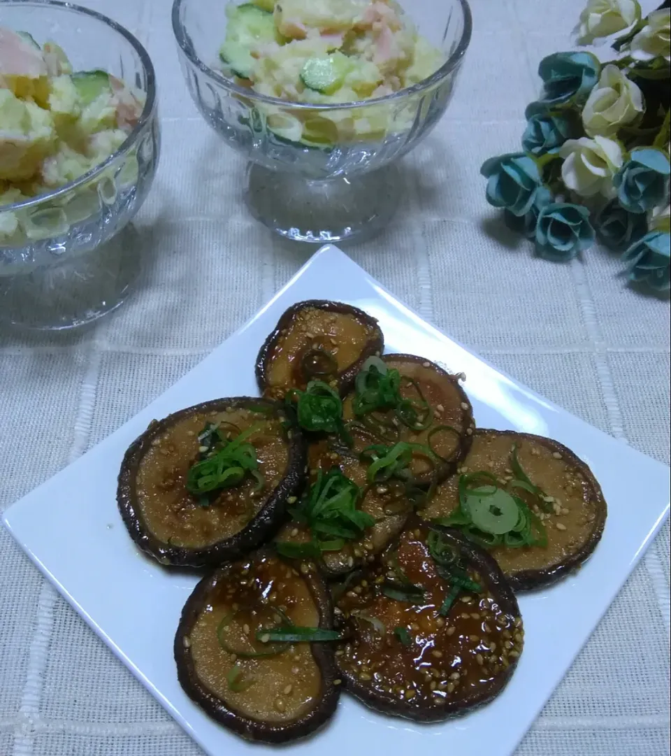 2019/08/09
からあげビールさんの料理 ヘルシーおつまみ♪ビッグ椎茸の甘辛スパイシー胡麻絡めステーキ|ちいたんさん