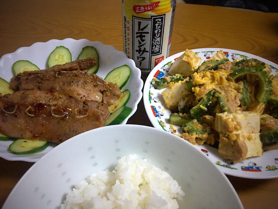 今日の男女飯絆(･w･)
＊アレンジゴーヤチャンプル
＊骨付きカルビ( ･ㅂ･)و ̑̑|ひーちゃんさん