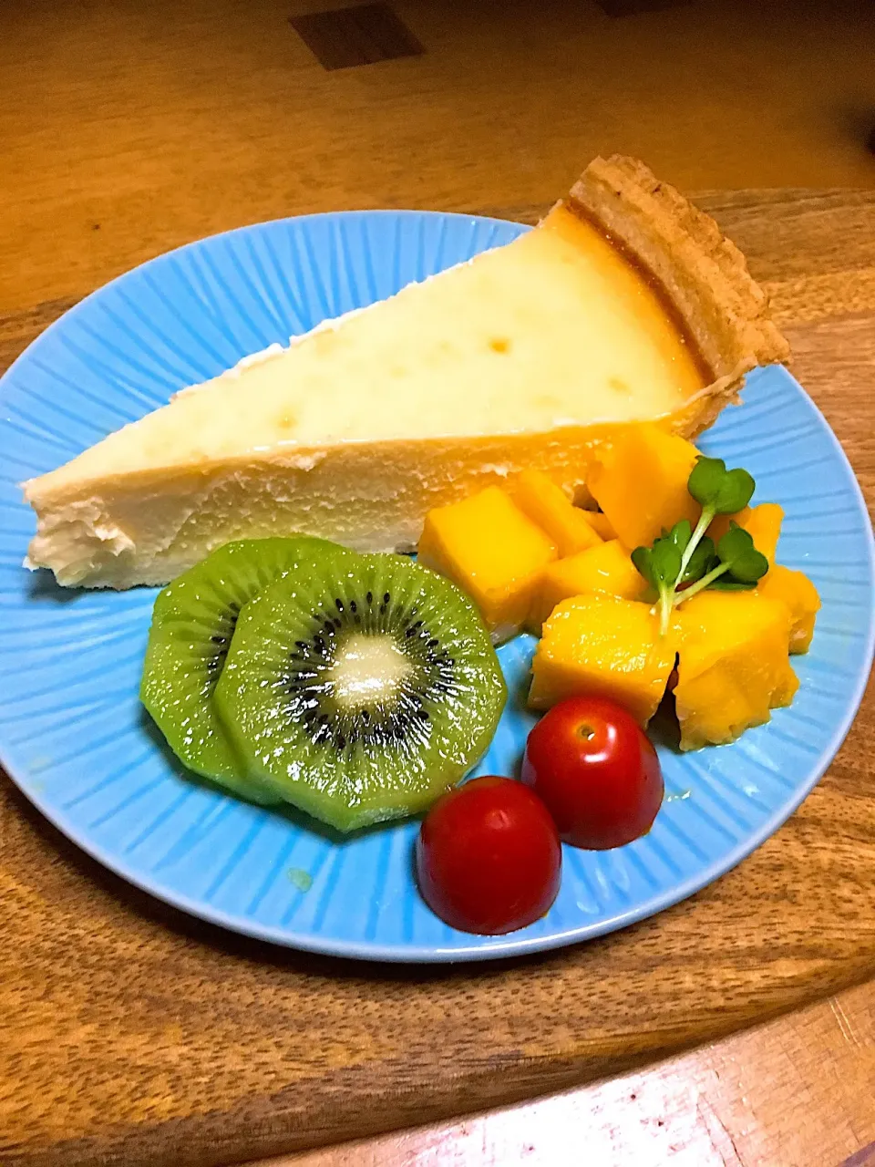 チーズケーキとフルーツ🥭|メイさん