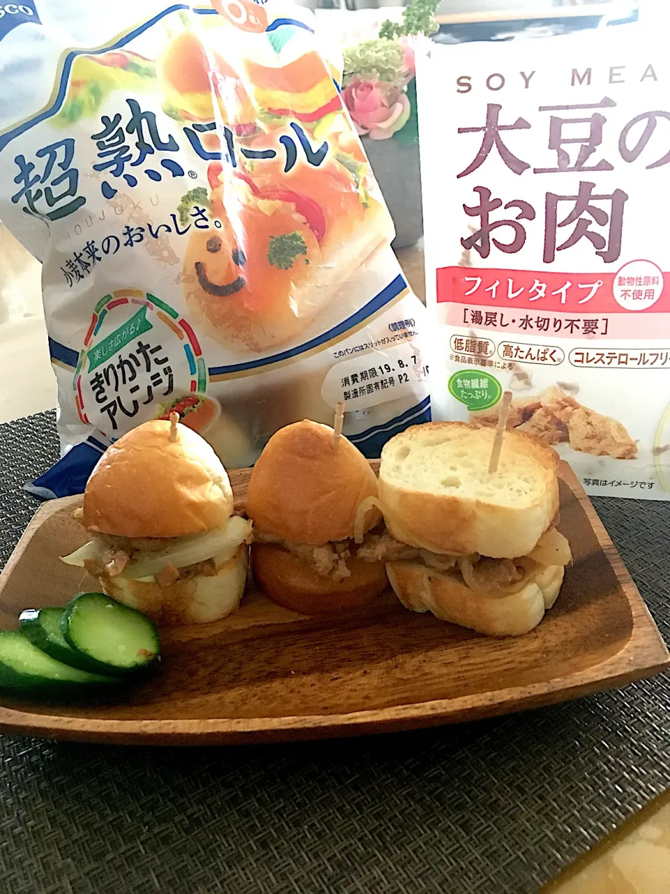 大豆のお肉フィレタイプを使った生姜焼きミニバーガー🍔🇺🇸|にゃふてんさん