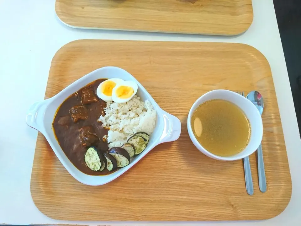 今日の昼食 レトルトカレー、わかめスープ|pinknari🐰🌈さん