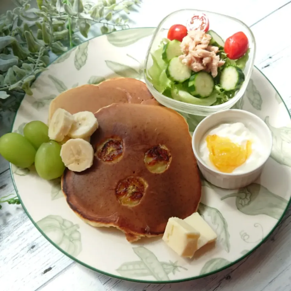 朝御飯
・
塾へ行く娘の朝ごはんです
いかりのホットケーキミックスでバナナパンケーキ|e  satoさん