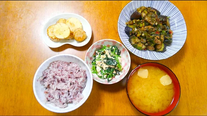 ７月３０日　鶏もも肉となすの炒め物　ほうれん草の白和え　山芋焼き　お味噌汁|いもこ。さん