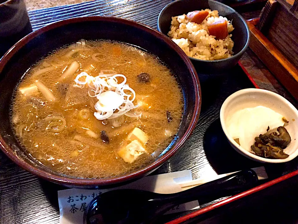 けんちんうどんと山菜おこわ😋|アライさんさん