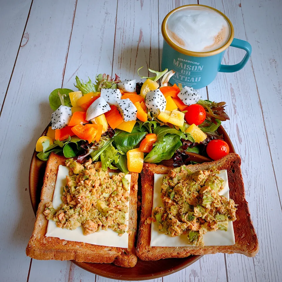 土曜のブランチ（＾Ｏ＾☆♪ サーモンアボカドトースト|キノコ🍄さん