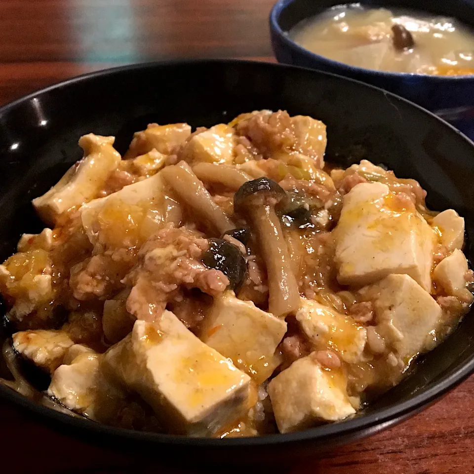 昼ごはん☀️☀️☀️                                        麻婆豆腐丼だあああ|ぽんたさん