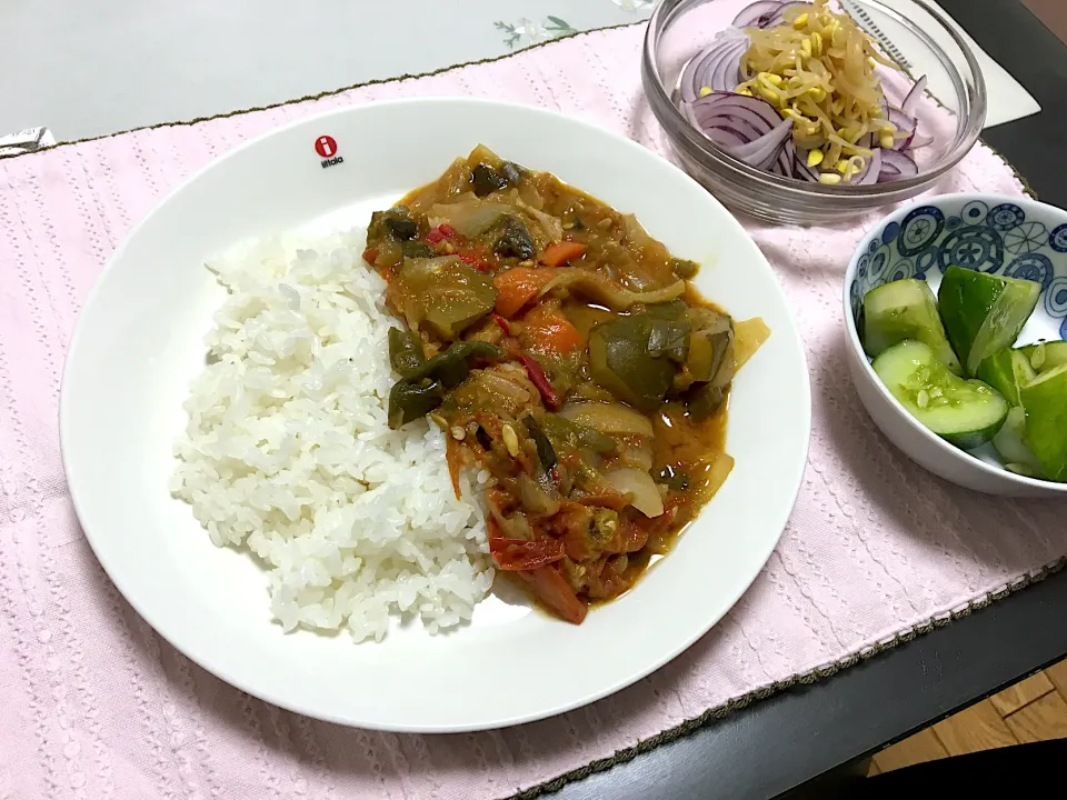 Snapdishの料理写真:水分は野菜だけ♡夏野菜のカレー|みよさん