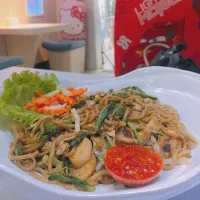 Snapdishの料理写真:🍜🍤 Seafood Fried Noodles|vdilladwiaさん