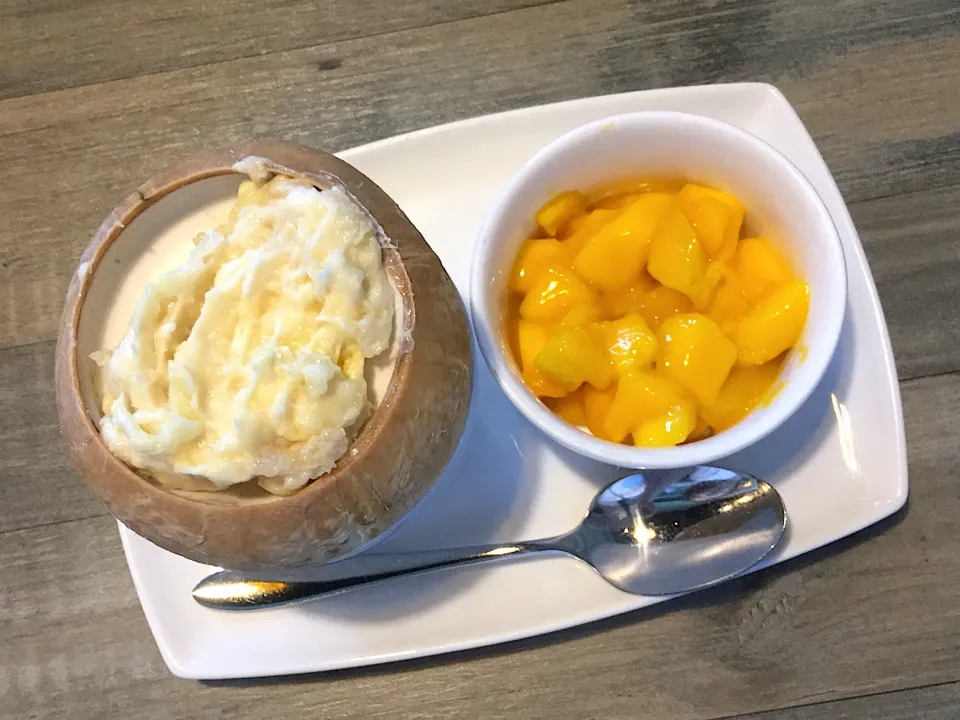 Coconut pudding with durian & mango|Ash Woodsさん