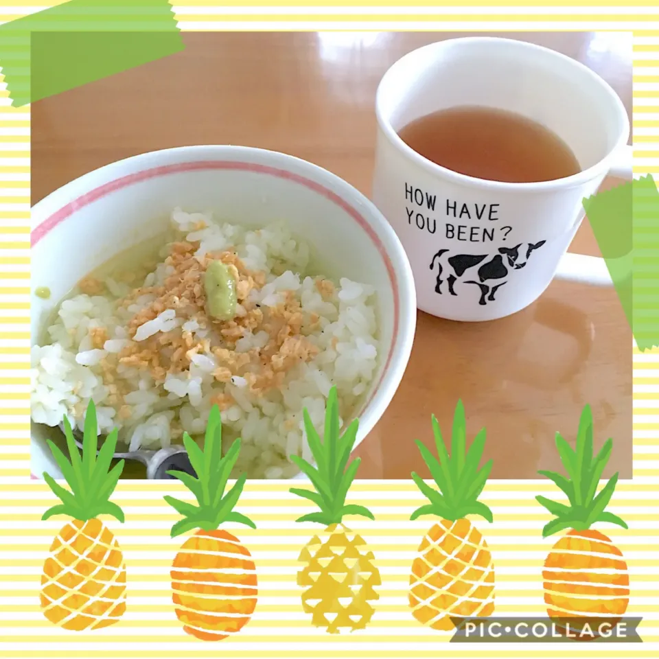 鮭わさび茶漬けとウーロン茶(冷)🌻|にゃふてんさん