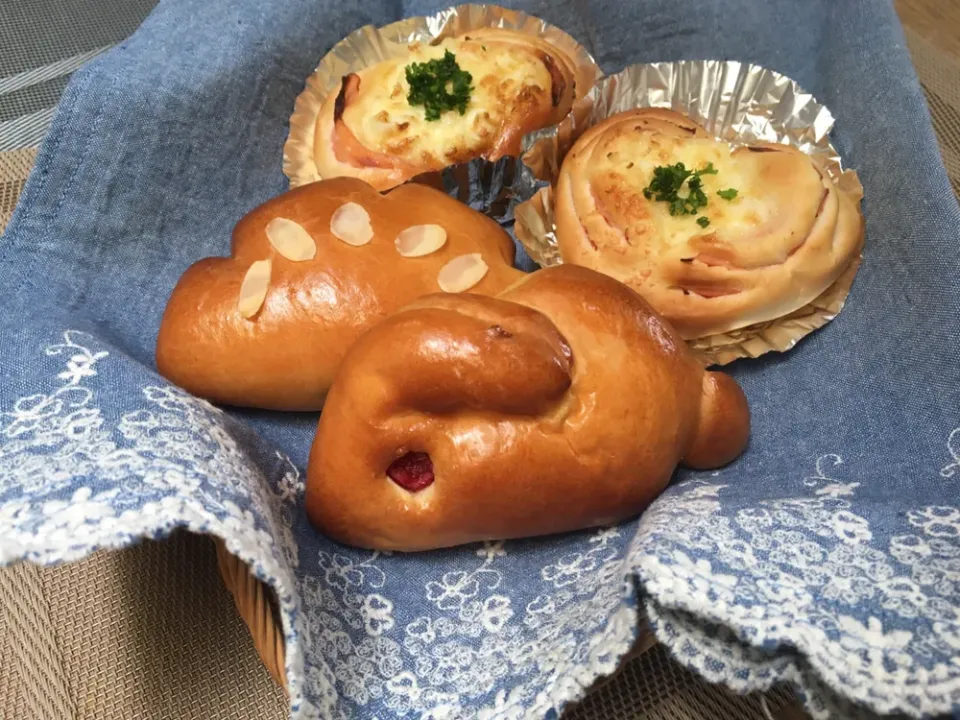 クリームパンとハムロールパン🥐|kahoさん