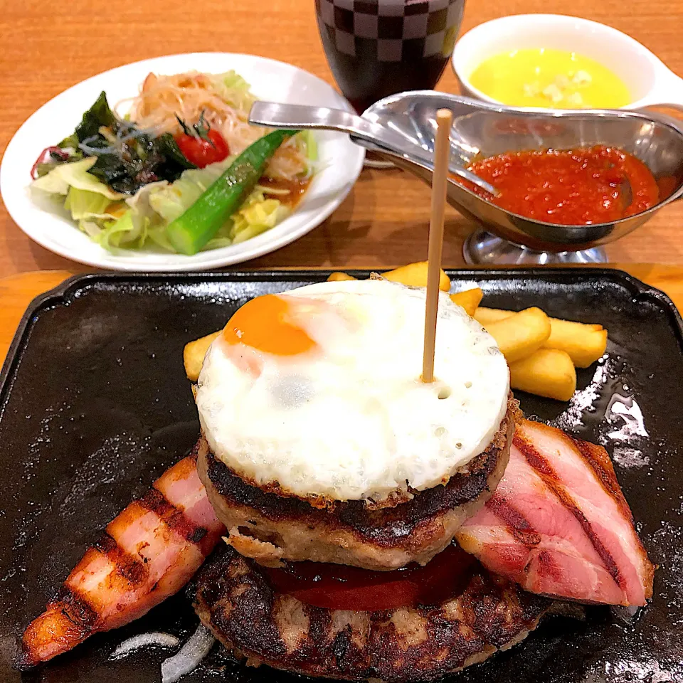 Snapdishの料理写真:マウンテンハンバーグ|marichさん