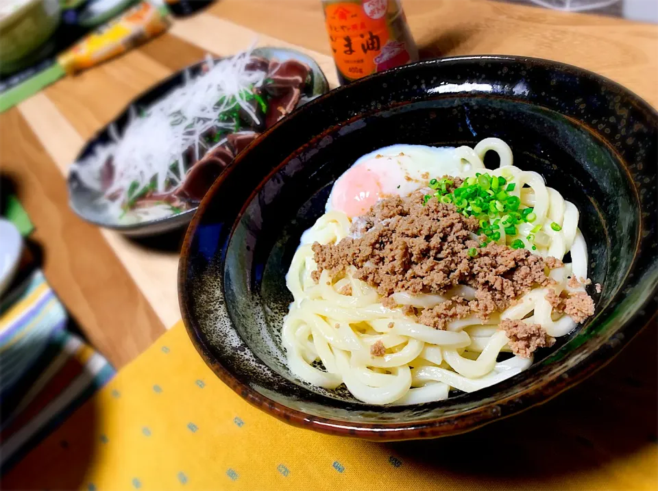 Snapdishの料理写真:肉味噌うどん温玉のせ|renharuruさん