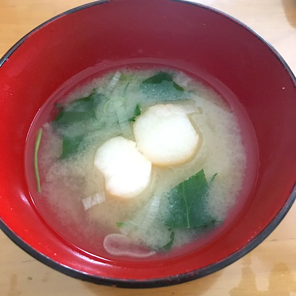 お麩と三つ葉のはんなり白味噌仕立て汁☘|にゃふてんさん