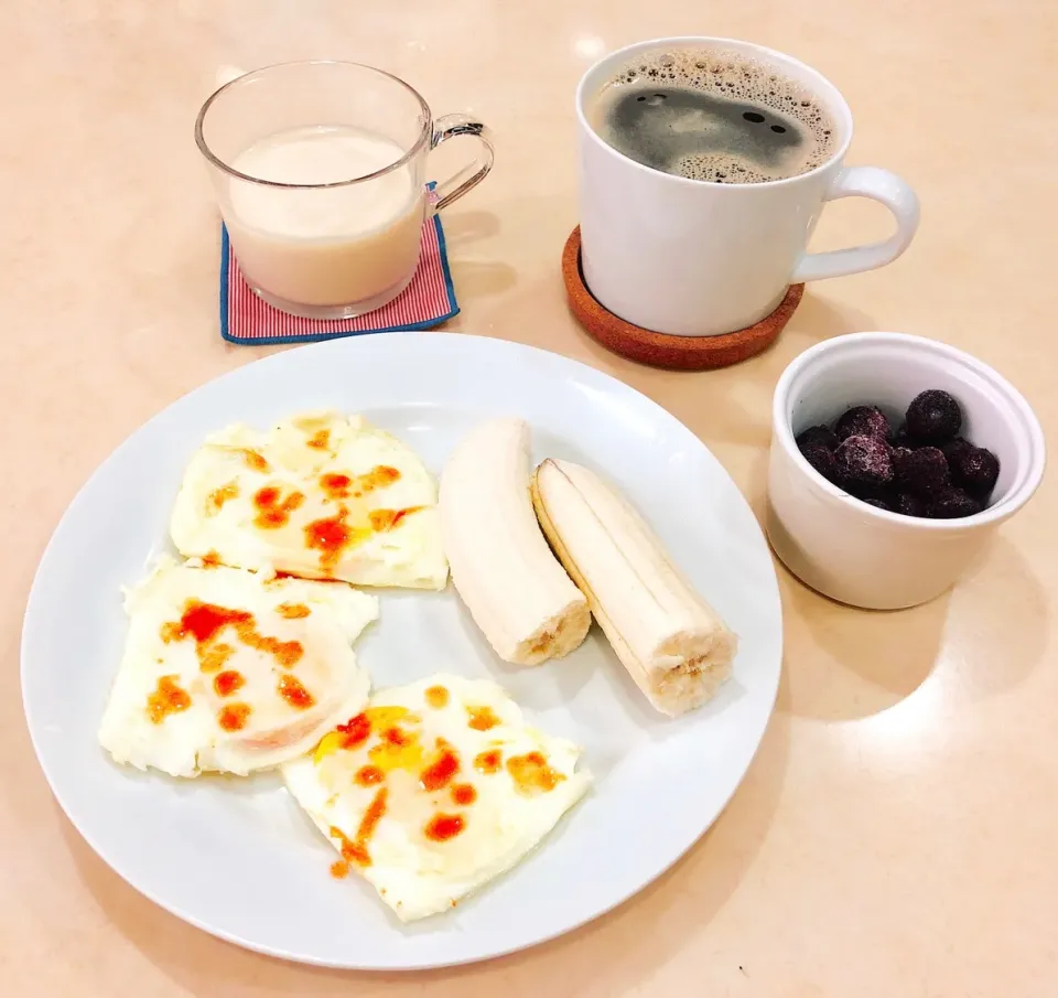 🥯日常の朝ごはん🍞 目玉焼きver.|Rina (˶‾᷄ ⁻̫ ‾᷅˵)さん