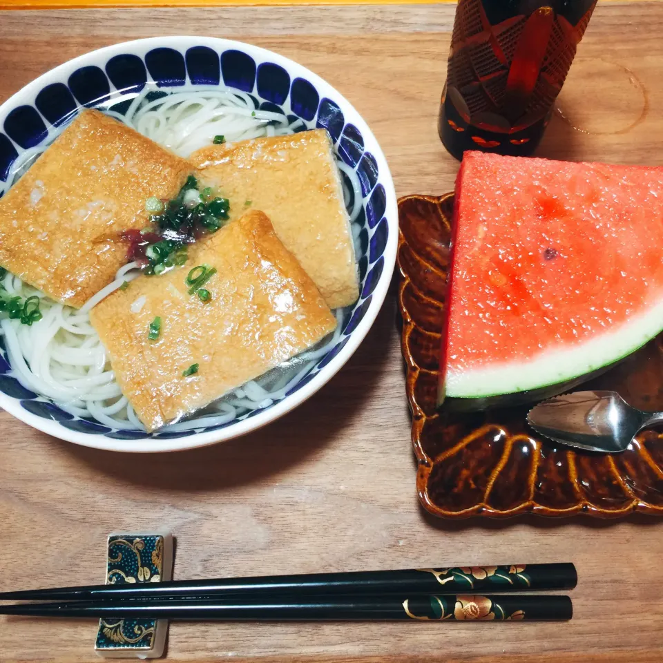 Snapdishの料理写真:冷したぬきうどん、スイカ🍉♡|ぱさくまさん