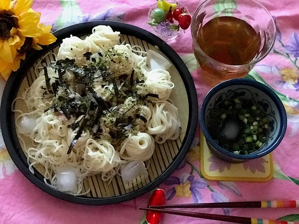 カレー素麺😋ダシ醤油×カレー粉|noeさん