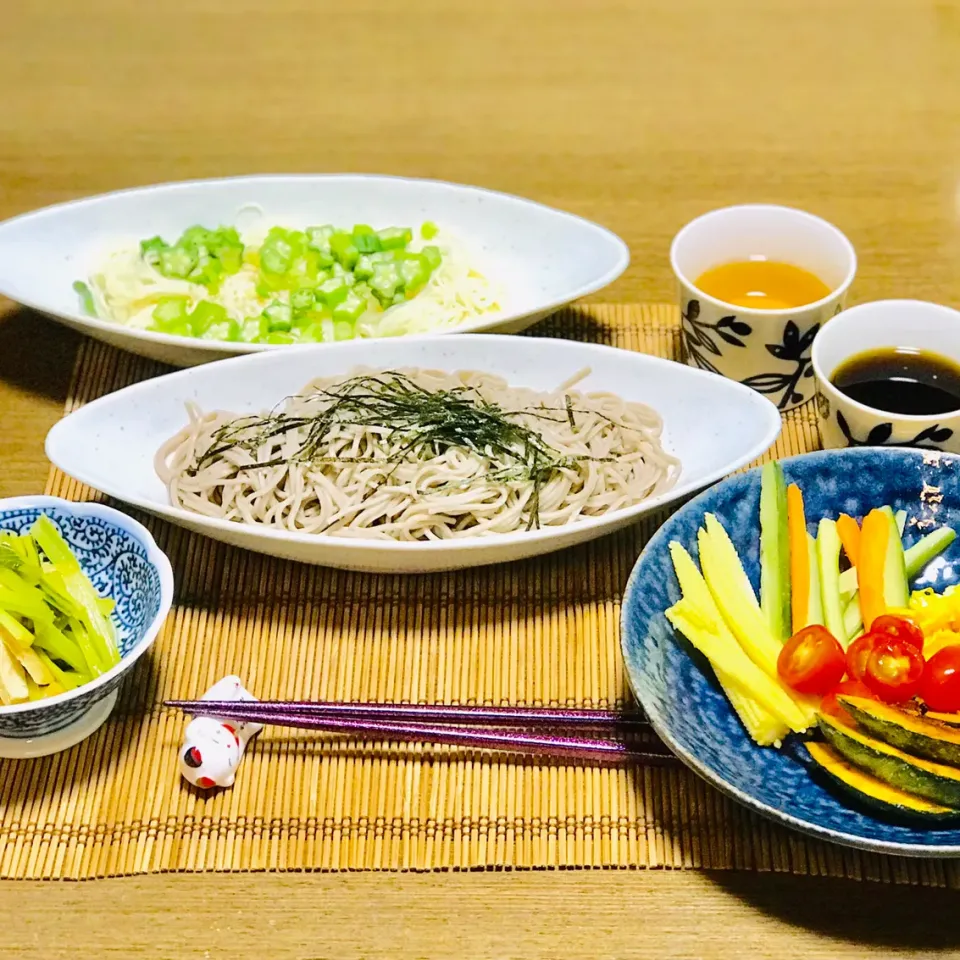 Snapdishの料理写真:『2色の冷やし麺』夏野菜を添えて|nailsbayさん