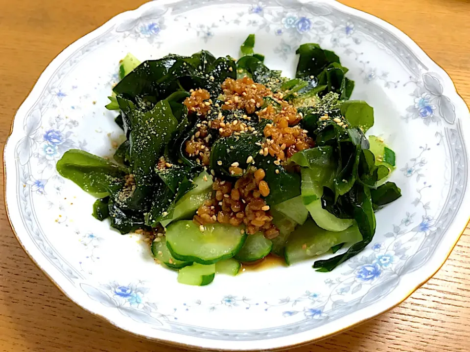 たっぷりワカメと胡瓜のもろみ味噌和え🥒|えいぽんさん